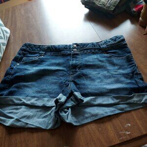 Blue Spice size 15 Jean Shorts